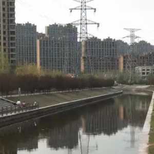 沈阳市于洪区美的城旁边的“臭水沟”终于改善了，好水好景又回来了！ ... ...